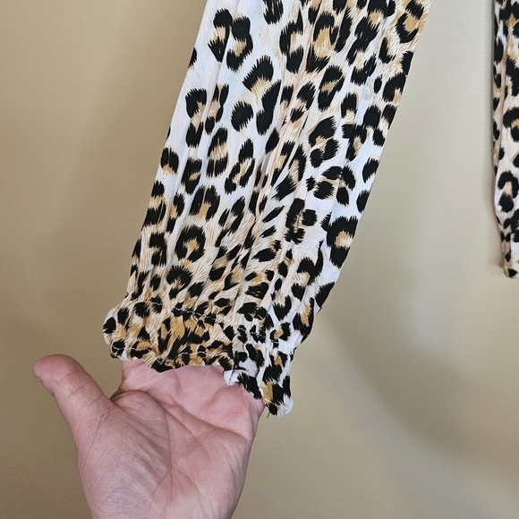 SAVANNA Jane Embroidered Floral and leopard print long sleeve top Size S… - Picture 3 of 8
